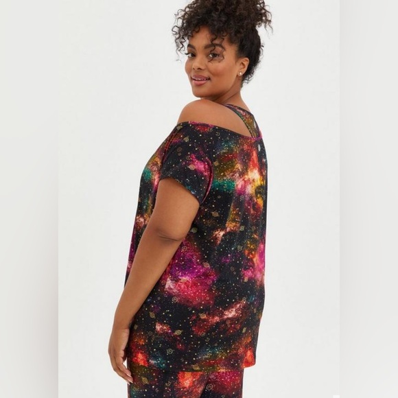 Torrid Performance Jersey Off-Shoulder Short Sleeve Active Tee - Picture 3 of 4